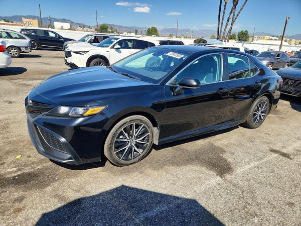 2021 TOYOTA CAMRY SE — Front 3/4