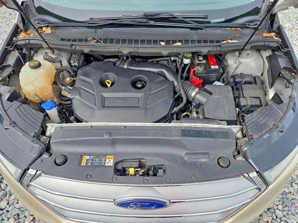 2018 FORD EDGE Titanium — Engine bay