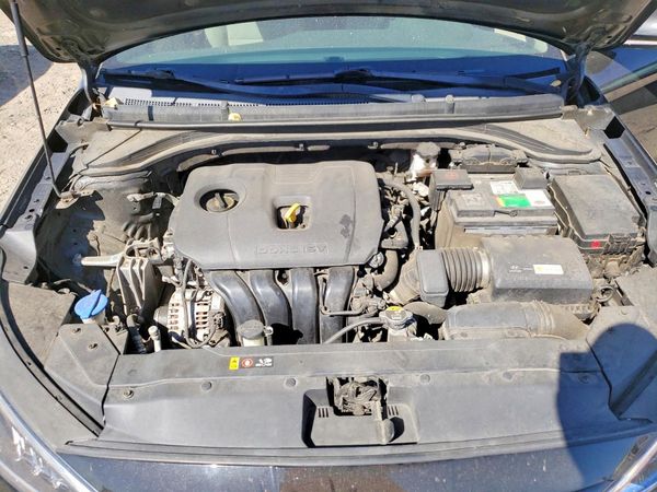 2019 HYUNDAI ELANTRA — Engine bay