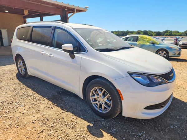 2020 CHRYSLER VOYAGER LXI — Passenger 3/4