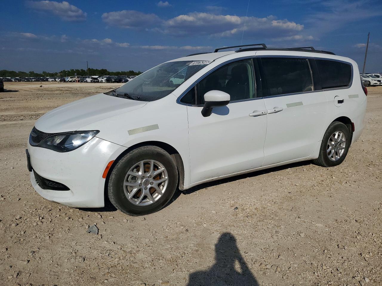 2021 CHRYSLER VOYAGER LXI — Front 3/4