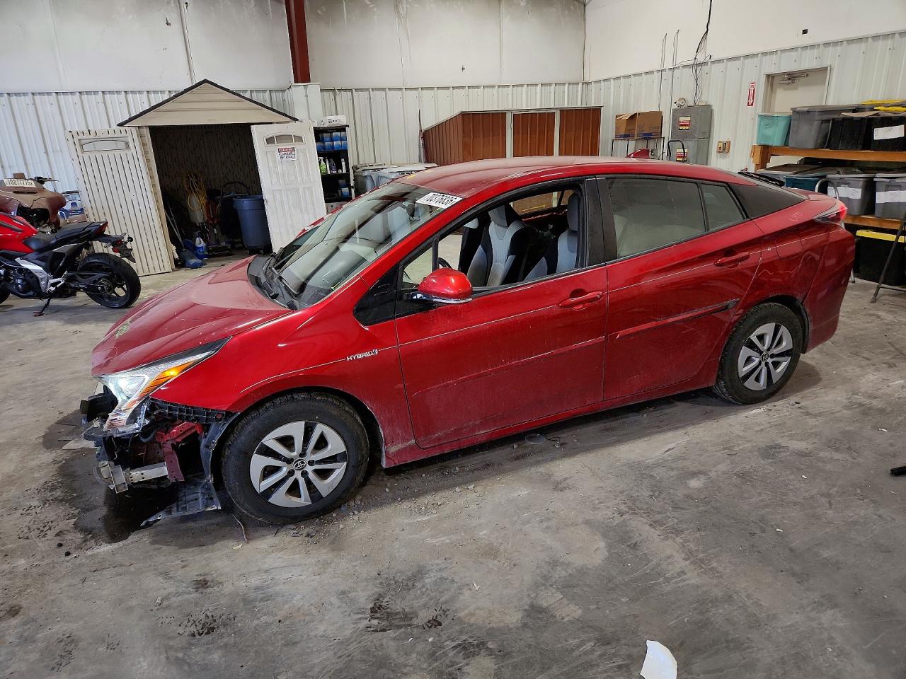 2017 TOYOTA PRIUS — Front 3/4