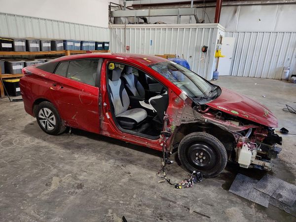 2017 TOYOTA PRIUS — Passenger 3/4