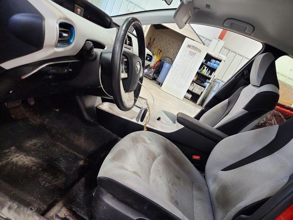 2017 TOYOTA PRIUS — DENT