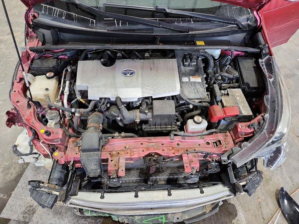 2017 TOYOTA PRIUS — Engine bay