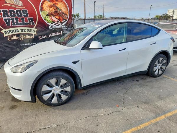 2024 TESLA MODEL Y — DSFA — Front 3/4