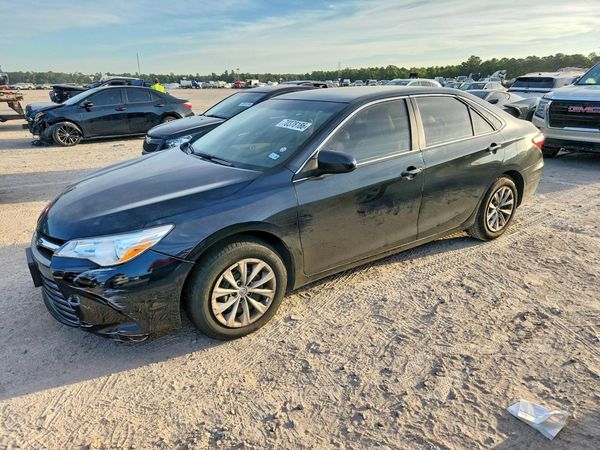 2015 TOYOTA CAMRY — Front 3/4
