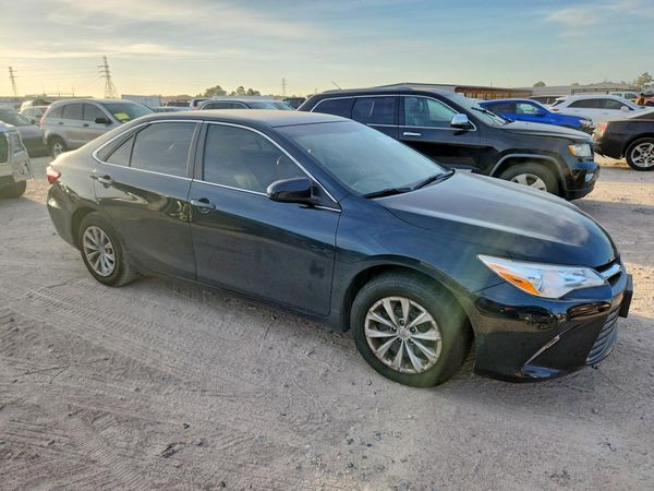 2015 TOYOTA CAMRY — Passenger 3/4