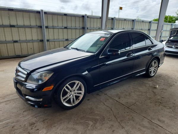 2013 MERCEDES-BENZ C-CLASS C300 — Front 3/4