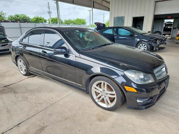 2013 MERCEDES-BENZ C-CLASS C300 — Passenger 3/4