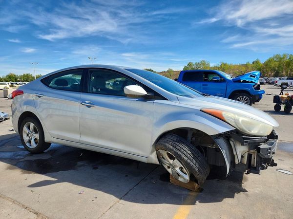 2013 HYUNDAI ELANTRA — Passenger 3/4