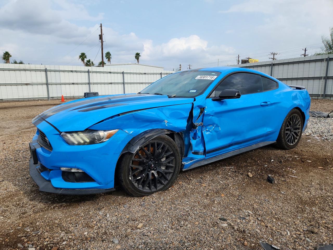 2017 FORD MUSTANG GT Coupe — Front 3/4