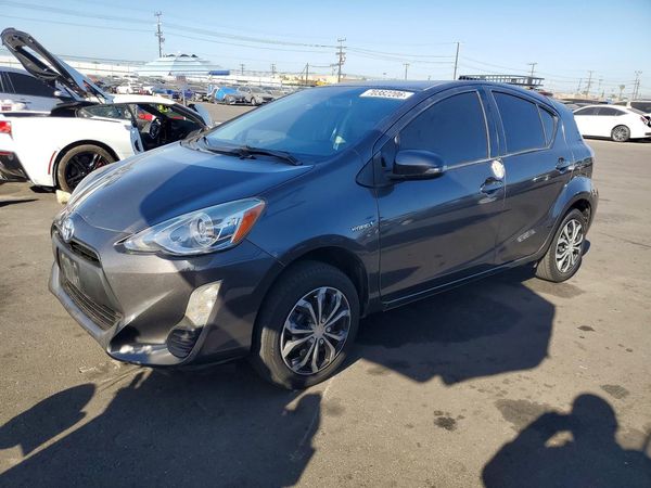 2016 TOYOTA PRIUS — Front 3/4
