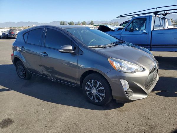 2016 TOYOTA PRIUS — Passenger 3/4