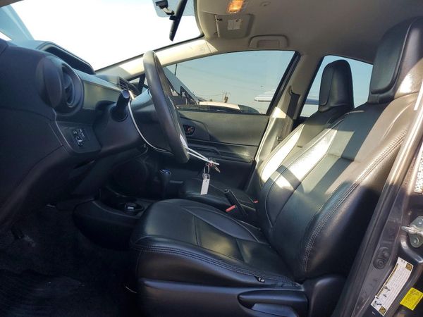 2016 TOYOTA PRIUS — DENT
