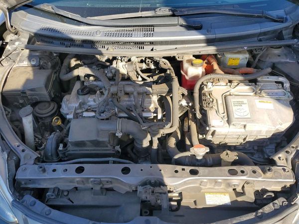 2016 TOYOTA PRIUS — Engine bay