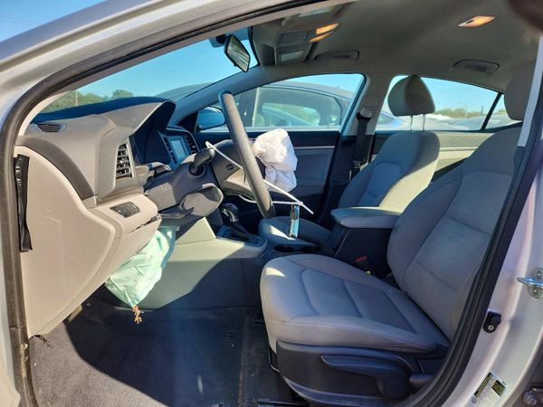 2019 HYUNDAI ELANTRA SE — DENT