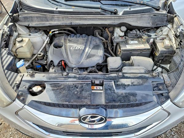 2014 HYUNDAI TUCSON GLS (Middle Level) — Engine bay