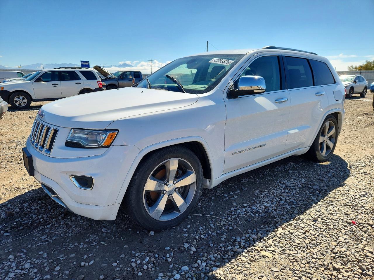 2015 JEEP CHEROKEE Overland — Front 3/4