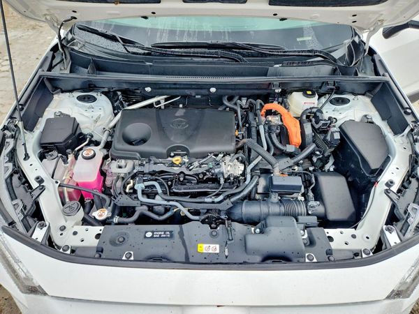 2025 TOYOTA RAV4 XLE — Engine bay