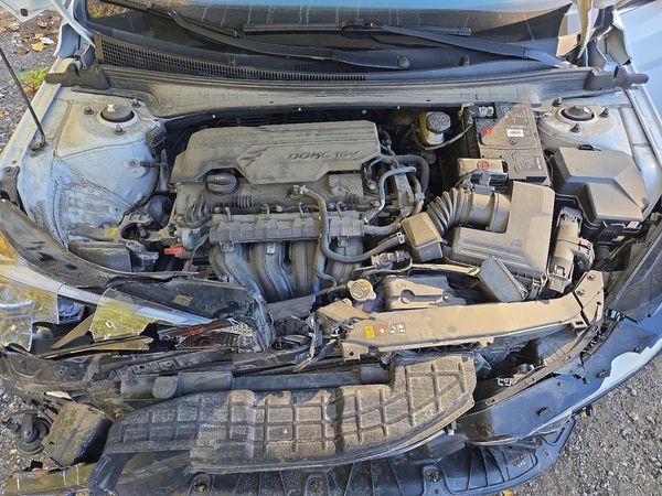2021 HYUNDAI ELANTRA SEL — Engine bay