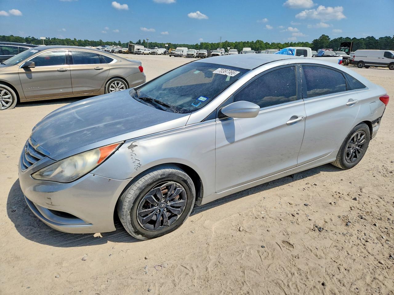 2012 HYUNDAI SONATA Middle-low level — Front 3/4