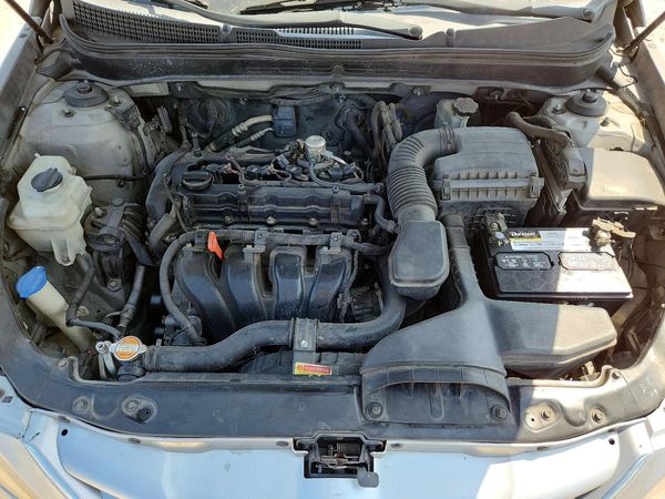 2012 HYUNDAI SONATA Middle-low level — Engine bay