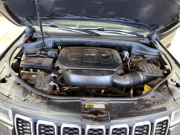 2018 JEEP CHEROKEE Limited — Engine bay