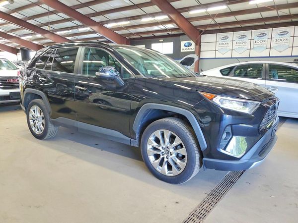 2019 TOYOTA RAV4 Limited — Passenger 3/4