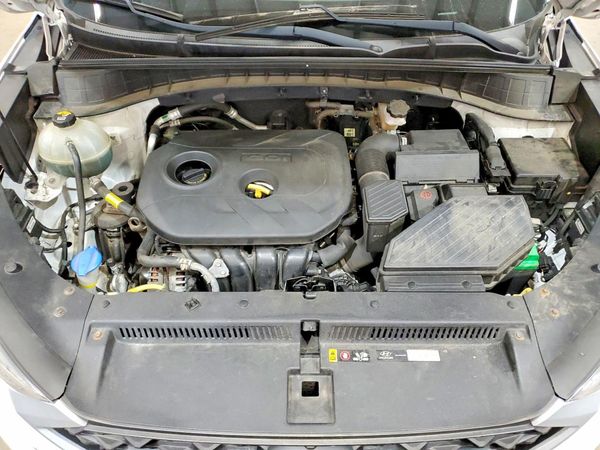 2019 HYUNDAI TUCSON SE — Engine bay