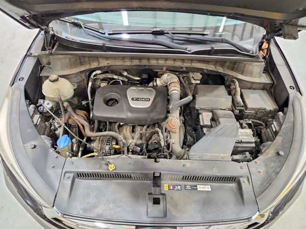 2016 HYUNDAI TUCSON — Engine bay