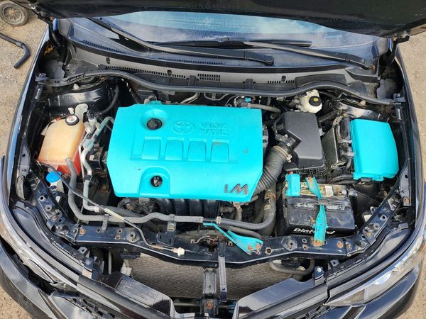 2018 TOYOTA COROLLA — Engine bay