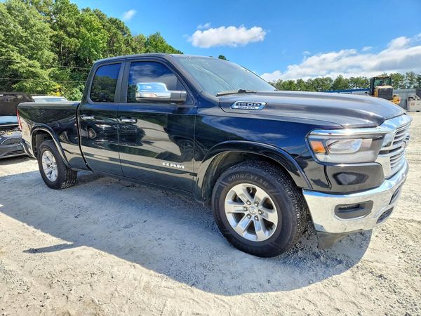 2020 RAM 1500 Laramie — Passenger 3/4
