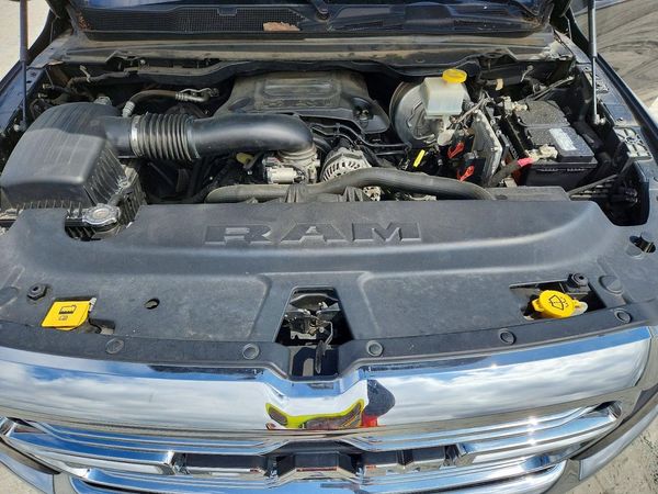 2020 RAM 1500 Laramie — Engine bay