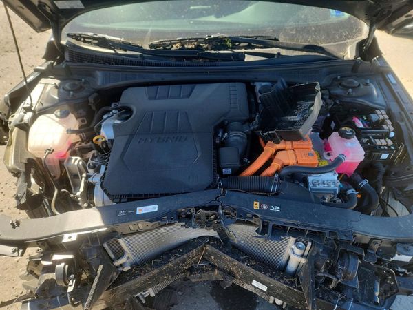 2025 HYUNDAI ELANTRA Blue, SEL Sport — Engine bay