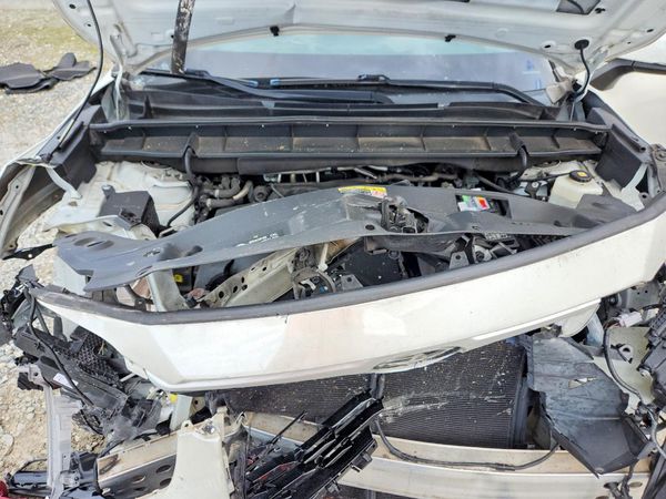 2020 TOYOTA HIGHLANDER XLE — Engine bay