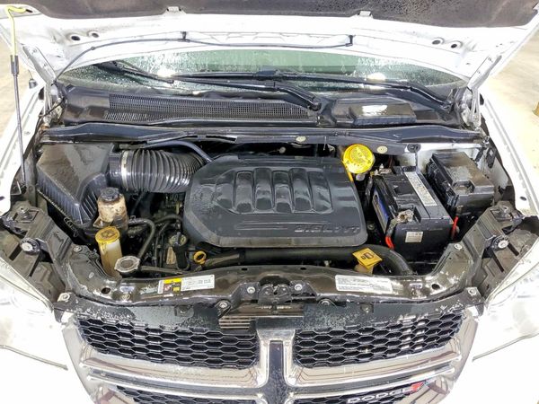 2019 DODGE GRAND CARAVAN SXT — Engine bay