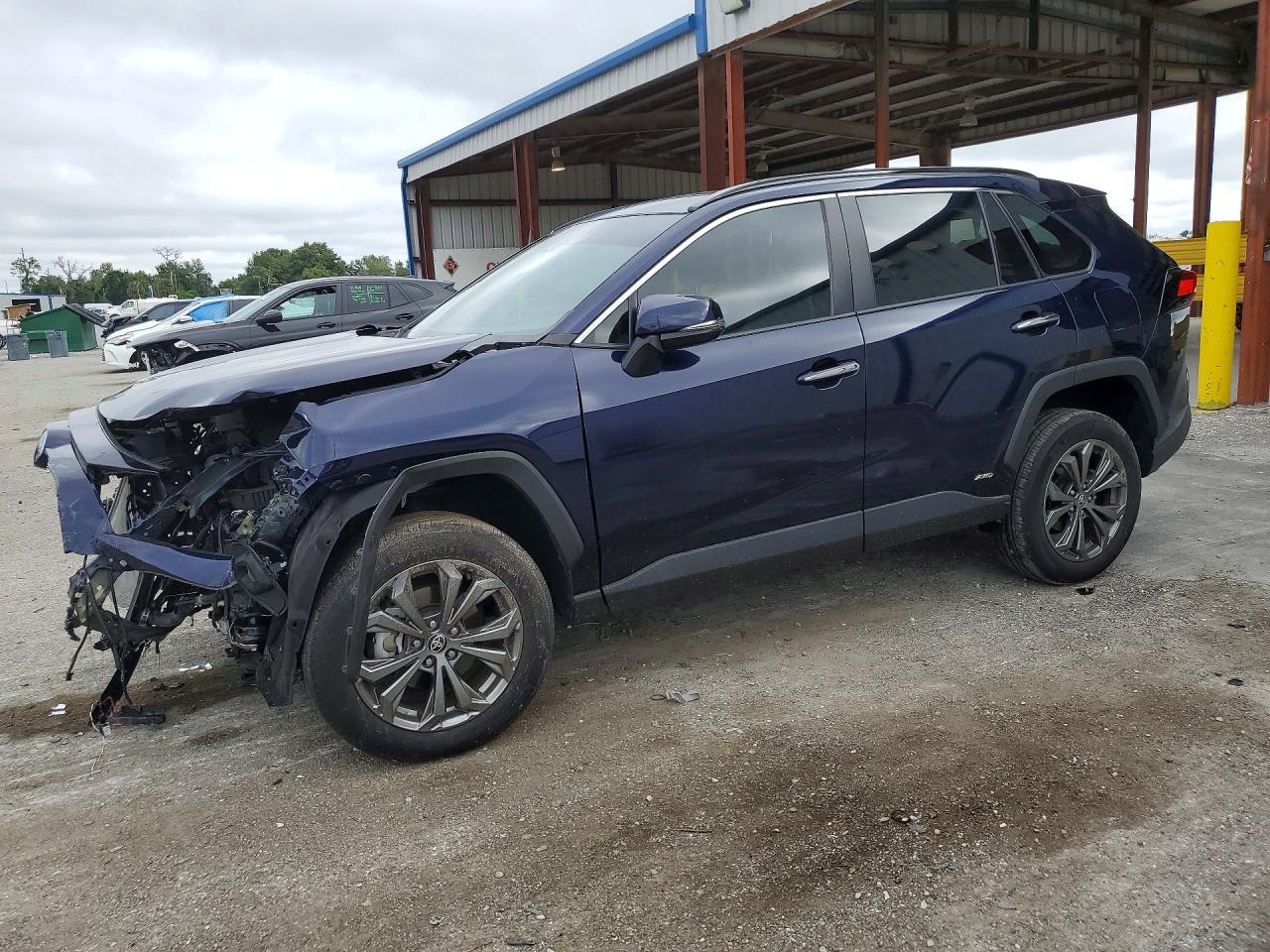 2022 TOYOTA RAV4 Limited — Front 3/4