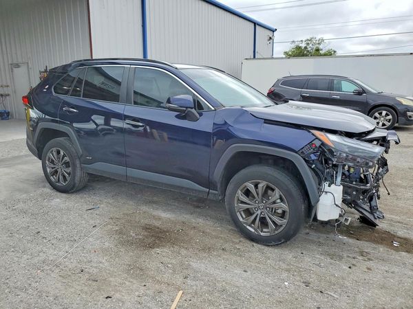 2022 TOYOTA RAV4 Limited — Passenger 3/4