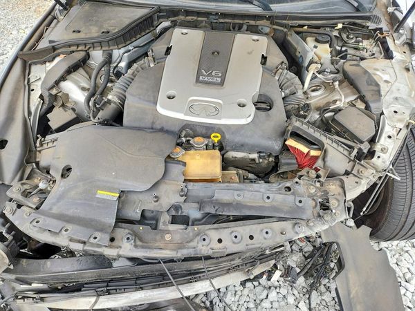 2014 INFINITI Q50 — Engine bay