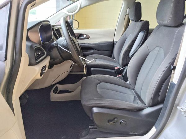 2021 CHRYSLER VOYAGER LX — DENT