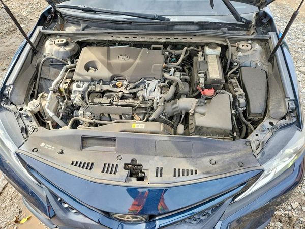 2020 TOYOTA CAMRY — Engine bay