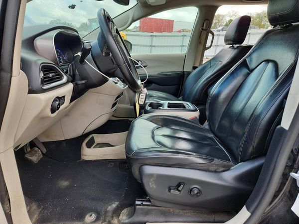 2022 CHRYSLER PACIFICA Touring L — DENT