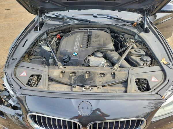 2014 BMW 535 xDrive — Engine bay