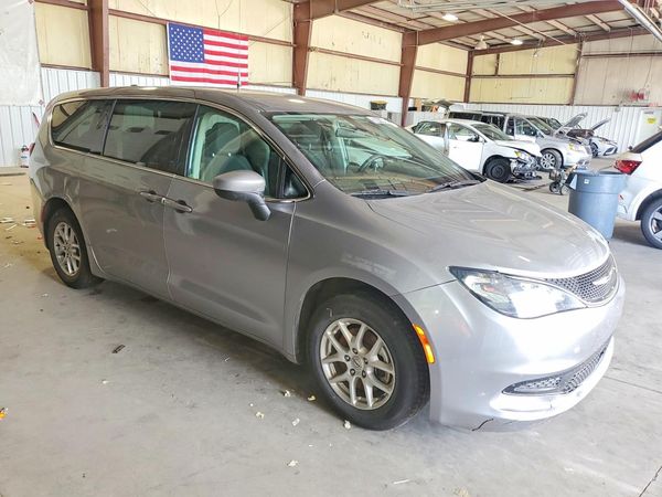 2021 CHRYSLER VOYAGER LX — Passenger 3/4