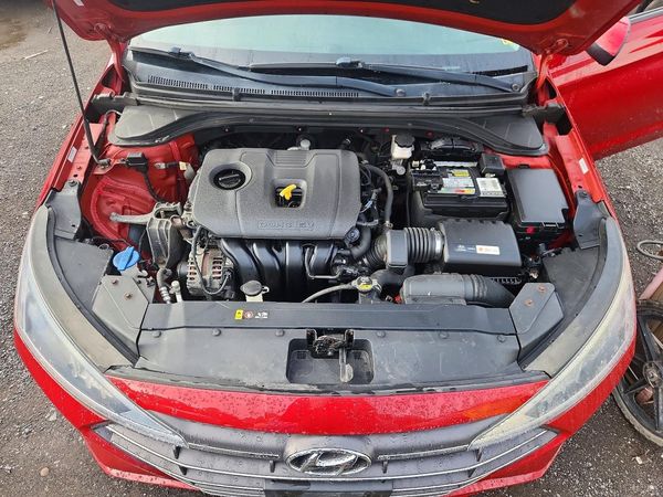 2019 HYUNDAI ELANTRA — Engine bay