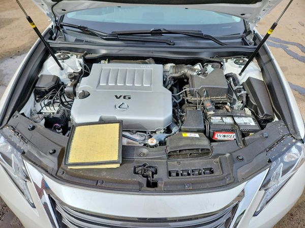 2018 LEXUS ES350 350 — Engine bay