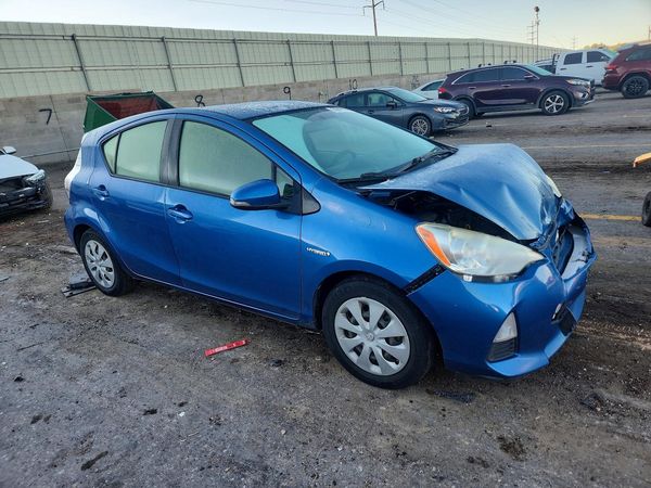 2013 TOYOTA PRIUS — Passenger 3/4