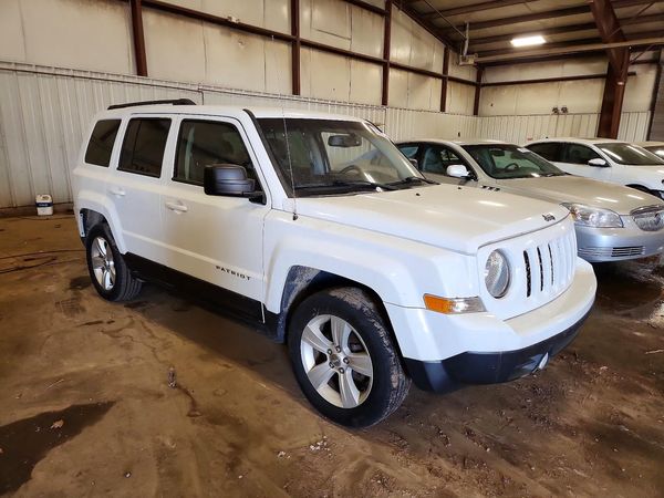 2017 JEEP PATRIOT Latitude — Passenger 3/4