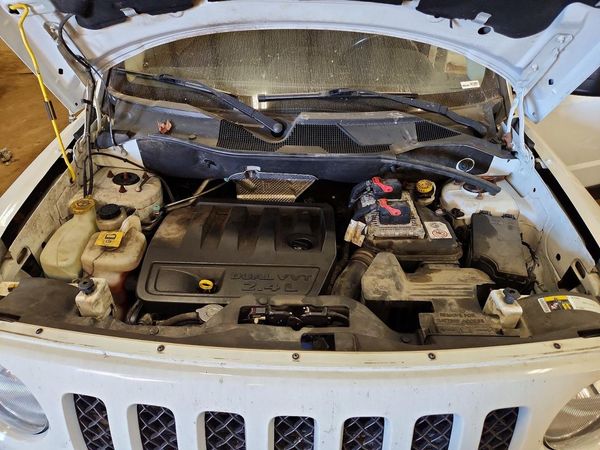 2017 JEEP PATRIOT Latitude — Engine bay